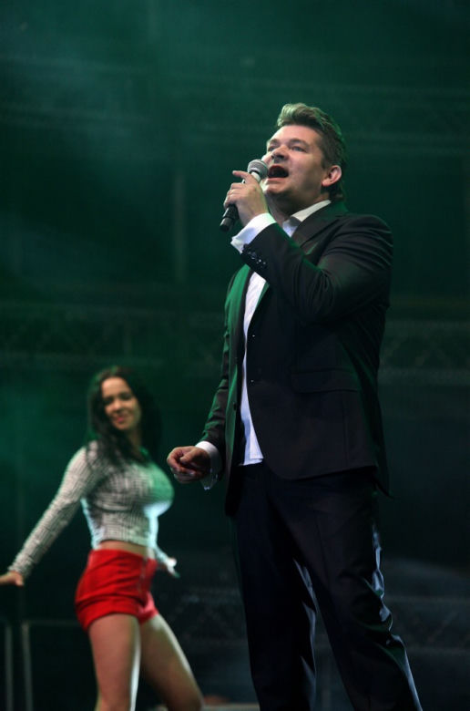 ZENON MARTYNIUK - AKCENT