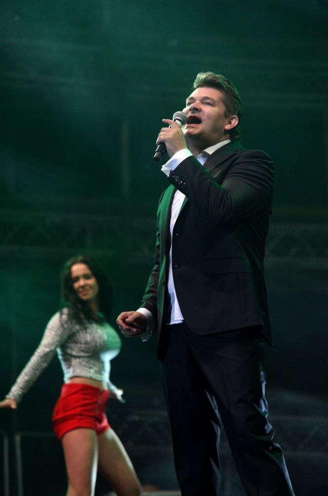 ZENON MARTYNIUK - AKCENT