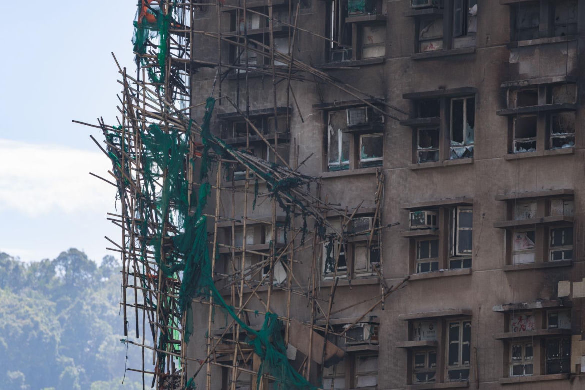Hongkong pogrążony w żałobie po tragicznym pożarze wieżowców. Liczba ofiar wzrosła do 146