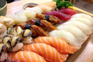 Co za desperacja! Dla darmowego sushi zrobili coś takiego! Odkręcić to będzie bardzo trudno 