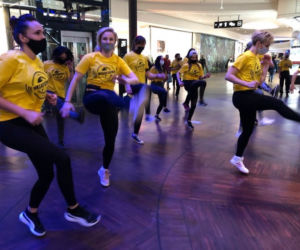Flashmob w Manufakturze. Trenerzy z Łodzi chcą ratować branżę fitness