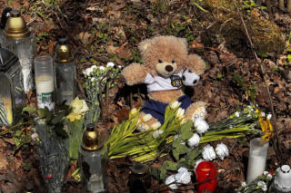 Morze zniczy w miejscu wypadku posła Łukasza Litewki