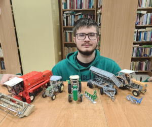 Tryńcza. Wojtek  tworzy modele maszyn rolniczych z PRL-u [Zdjęcia]
