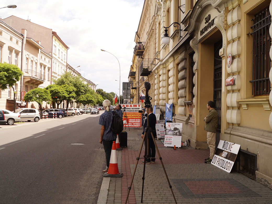 Protest rodziców przeciw alienacji pod sądem w Przemyślu