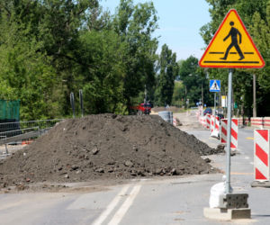 Budowa zapory przeciwpowodziowej blokuje miasto