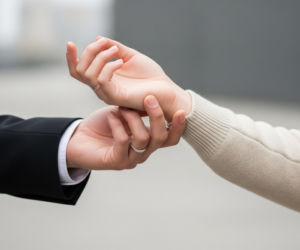 Niewinny pocałunek? Hiszpański Sąd Najwyższy zmienia zasady gry