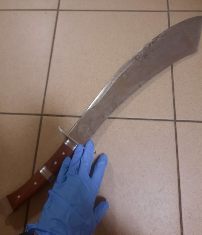 Groził policjantom, że pozabija ich mieczem. Dramatyczna interwencja na Pradze-Południe