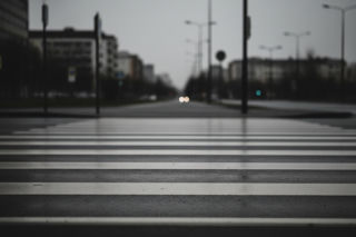 Potrącenie na przejściu dla pieszych. Co sprawiło, że 19-latek stracił prawo jazdy?