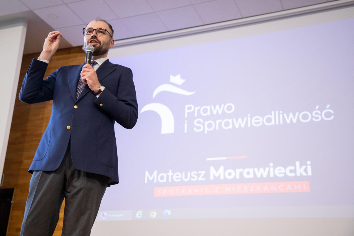 Mateusz Morawiecki i szychy z PiS w Toruniu. Spotkanie w sali widowiskowej Muzeum Etnograficznego im. Marii Znamierowskiej-Prüfferowej