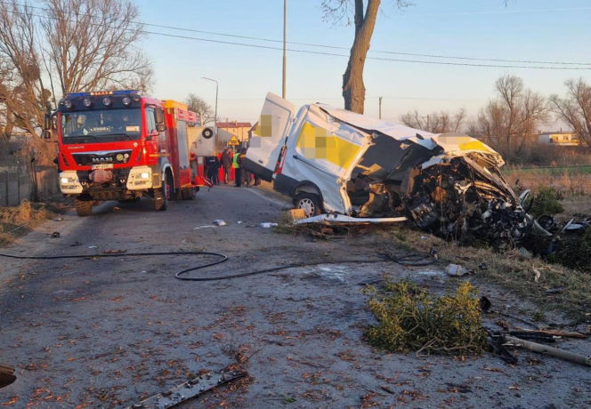 Miłosław. Złodziej samochodu firmy kurierskiej zginął w wypadku. Ruszyła zbiórka na kuriera [ZDJĘCIA]