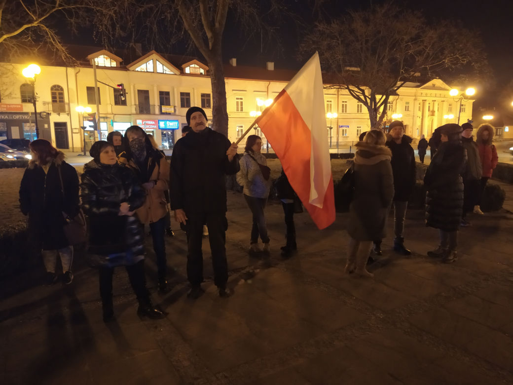 Siedlczanie okazali swoje poparcie dla Ukrainy w wojnie z Rosją – pokojowa demonstracja solidarnościowa w Siedlcach