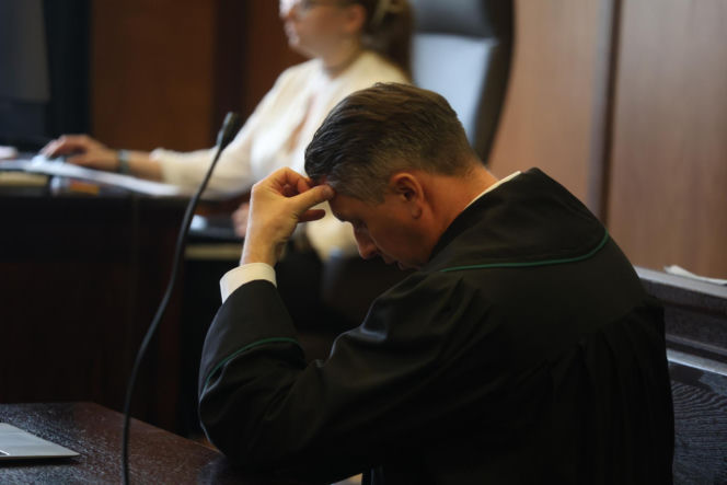 "Skazał matkę na dożywocie cierpienia". Prokurator chce 25 lat więzienia dla Dawida M. Zabóstwo na Nowym Świecie