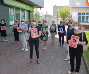 Protest przed biurem starachowickiego posła PiS