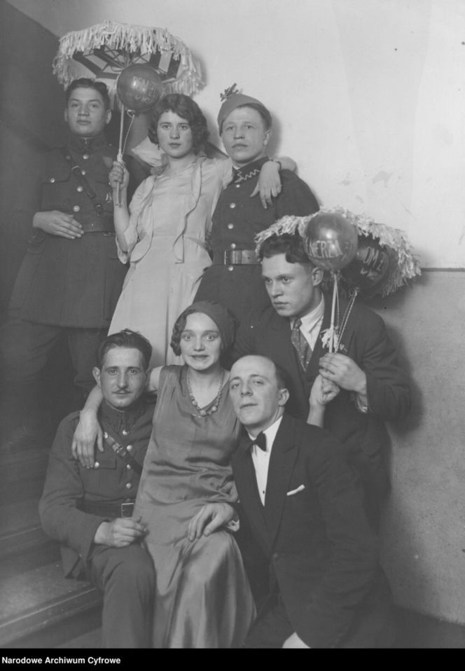 Sylwester w Warszawie sprzed lat. Tak stolica witała dawniej Nowy Rok