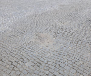 Chodnik łączący Dworzec Centralny i metro Centrum w Warszawie