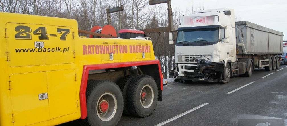 Śmiertelny wypadek w Hażlachu! Kierowca samochodu wbił się w ciężarówkę!