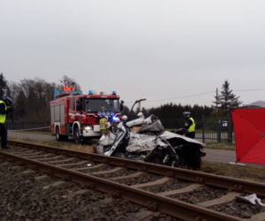 Koszmarny wypadek na przejeździe kolejowym w Papowie Toruńskim