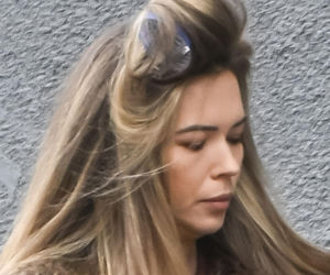 Sandra Kubicka w wałku na głowie