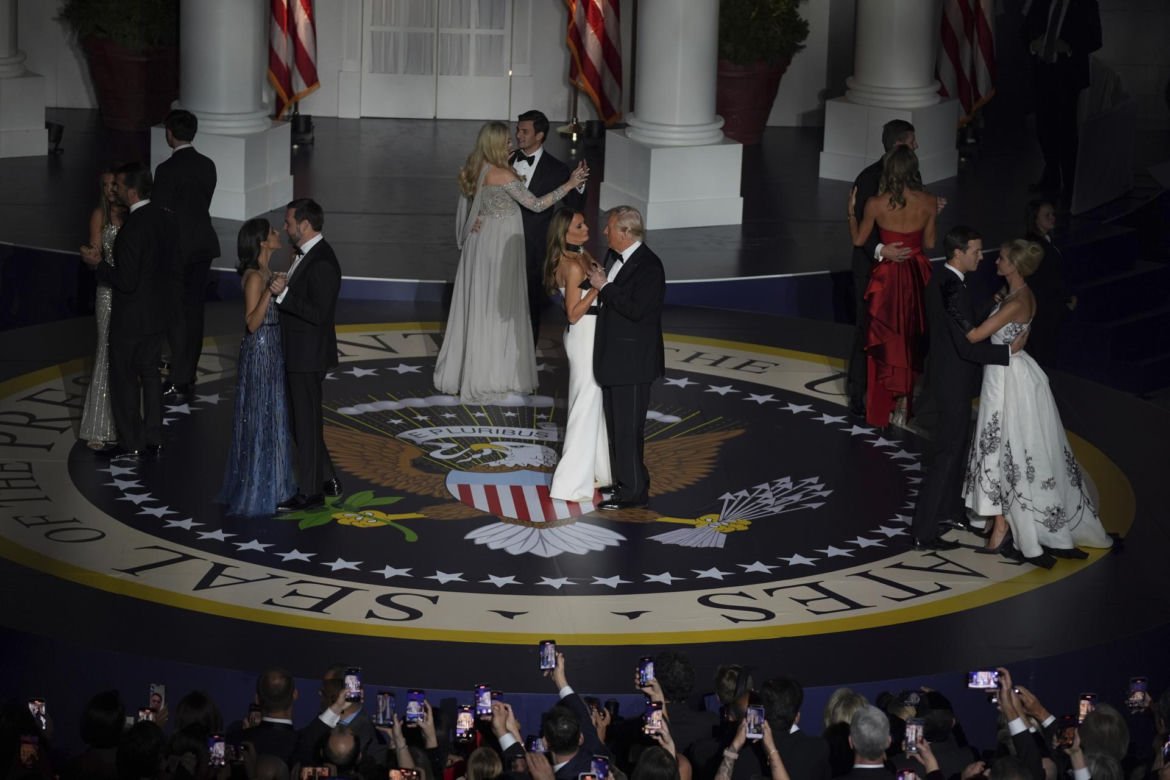 Pierwszy taniec pierwszej pary! Tak Donald Trump i Melania świętowali zaprzysiężenie