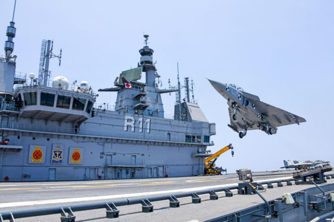 Indyjski lotniskowiec rusza na pomoc Sri Lance. Dramatyczna walka z żywiołem