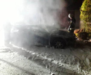 Citroen zamienił się w słup ognia! Przyczyna pożaru jest nieustalona