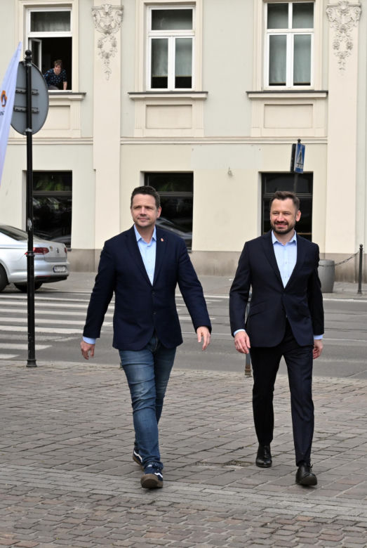 Styl Rafała Trzaskowskiego i Karola Nawrockiego