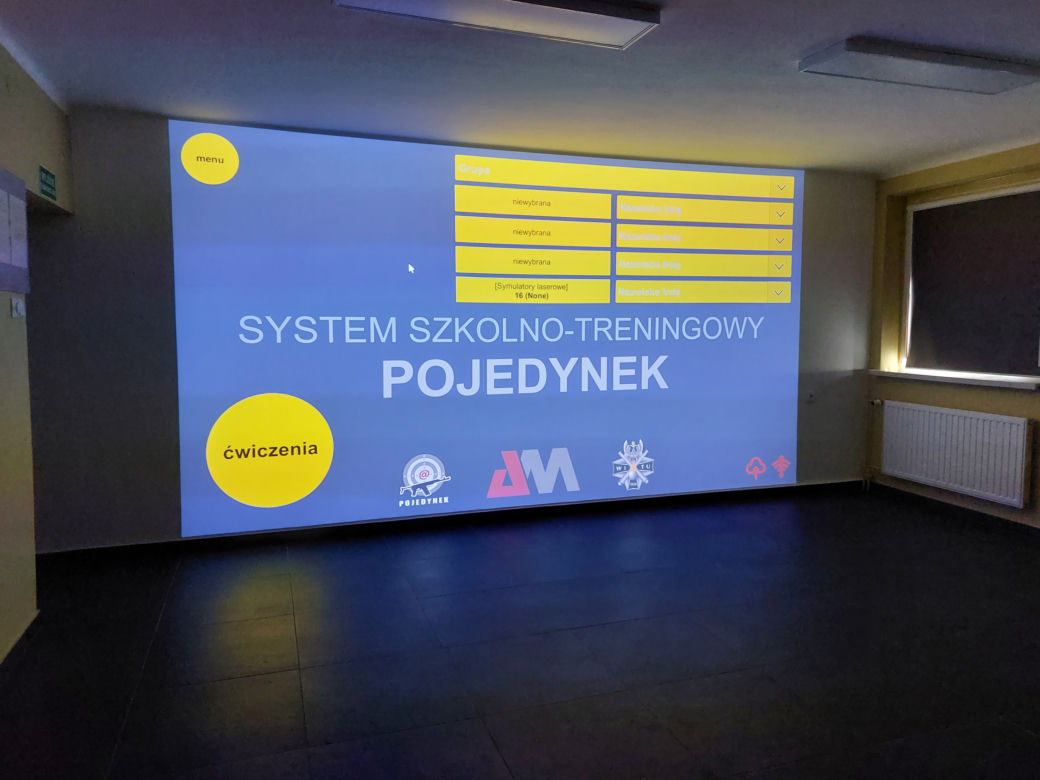 Wirtualna strzelnica w ZSEiU w Łaziskach Górnych