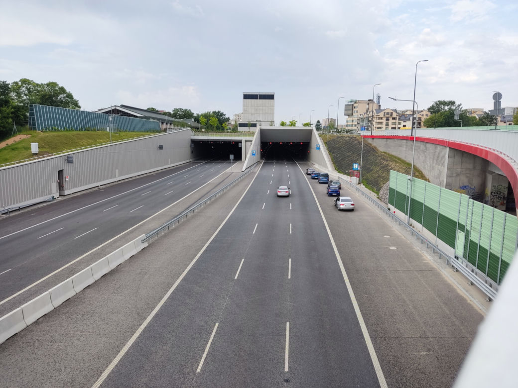Strażacy zamknęli tunel Południowej Obwodnicy Warszawy. "Trwa sprawdzanie obiektu"