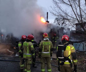 Toruń: Pożar pustostanu przy Szosie Chełmińskiej. Imponująca łuna ognia