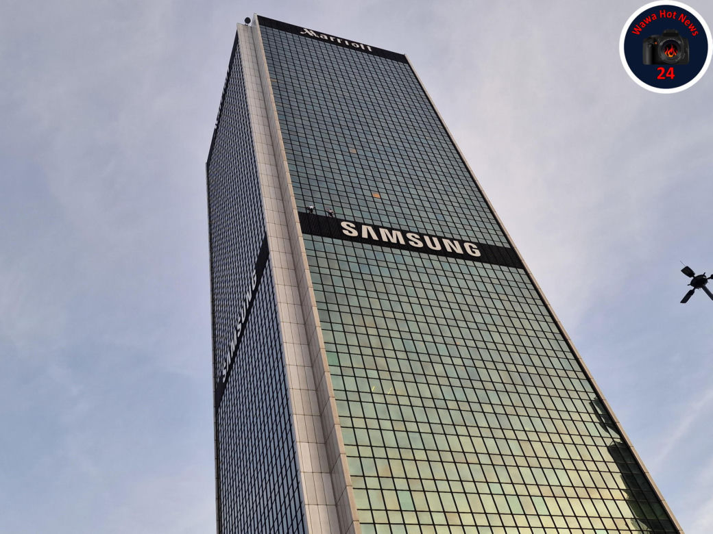 Dwóch mężczyzn weszło na hotel Marriott w Warszawie. Zrobili to bez zabezpieczeń