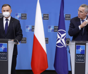 Sekretarz generalny NATO Jens Stoltenberg i Prezydent RP Andrzej Duda na wspólnej konferencji w Brukseli 