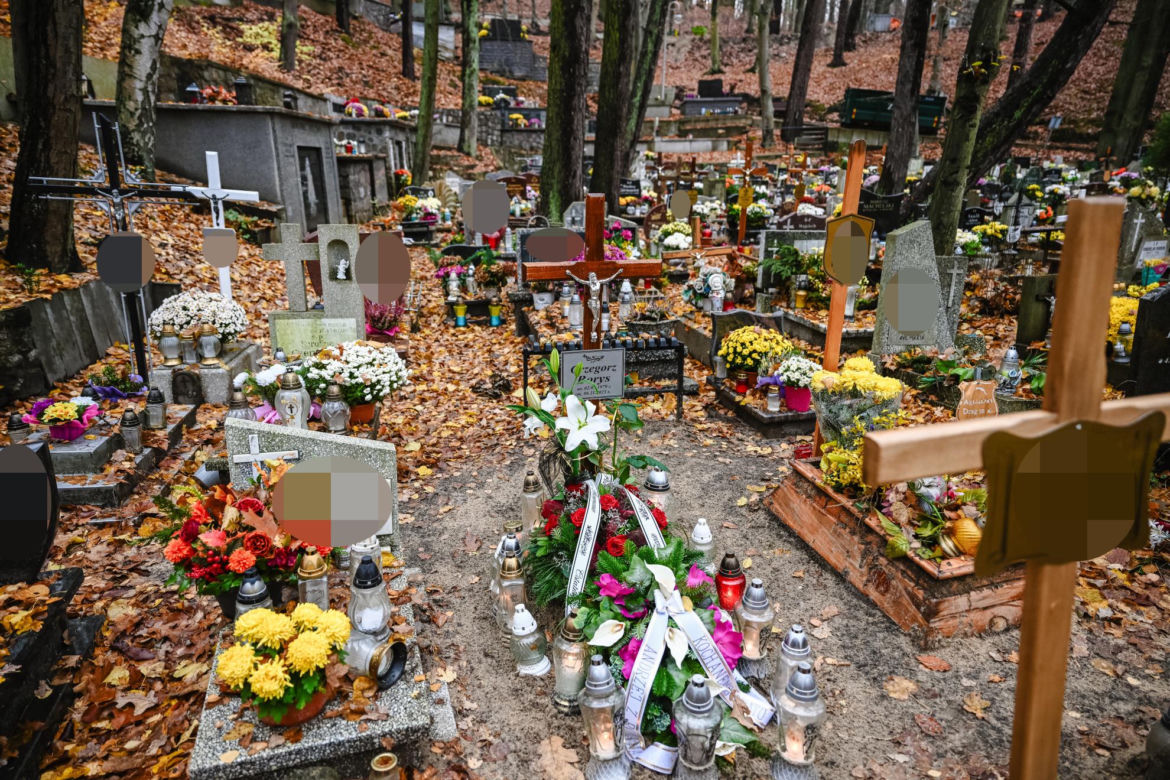 Grzegorza Borysa pochowano w ciszy z dala od syna. Garstka osób na cmentarzu