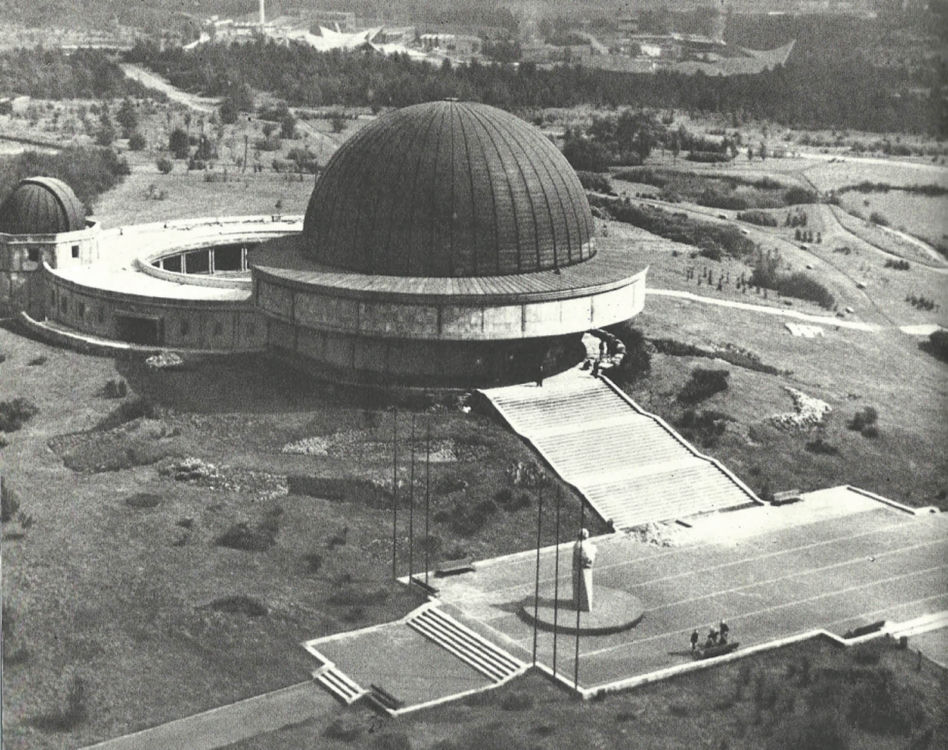  Zdjęcie archiwalne z: Gwiazdy nad nami. Recz o Śląskim Planetarium, 1970/1971, wyd. Planetarium Śląskie