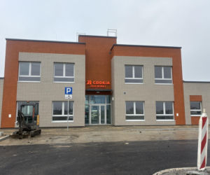 Na autostradzie A2 na wschód od Warszawy prace idą pełną parą, zarówno w dzień, jak i po zmroku