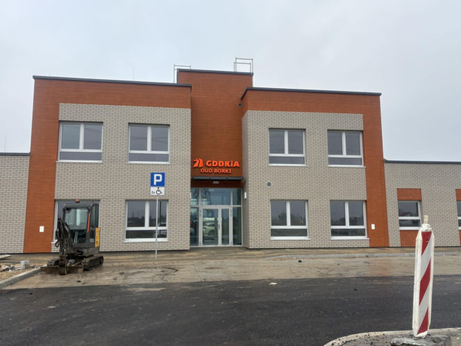 Na autostradzie A2 na wschód od Warszawy prace idą pełną parą, zarówno w dzień, jak i po zmroku