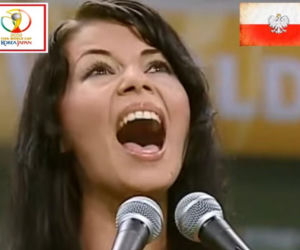 Hymn w wykonaniu Górniak wywołał skandal