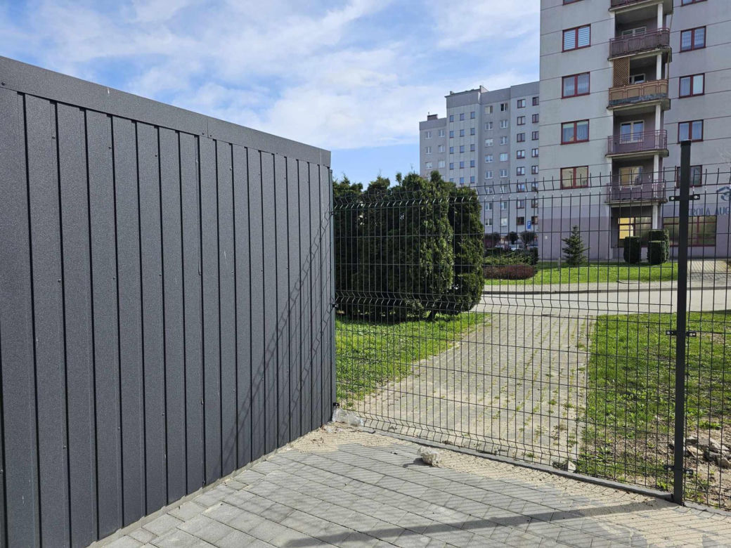 Zostaliśmy uwiezieni w naszym bloku