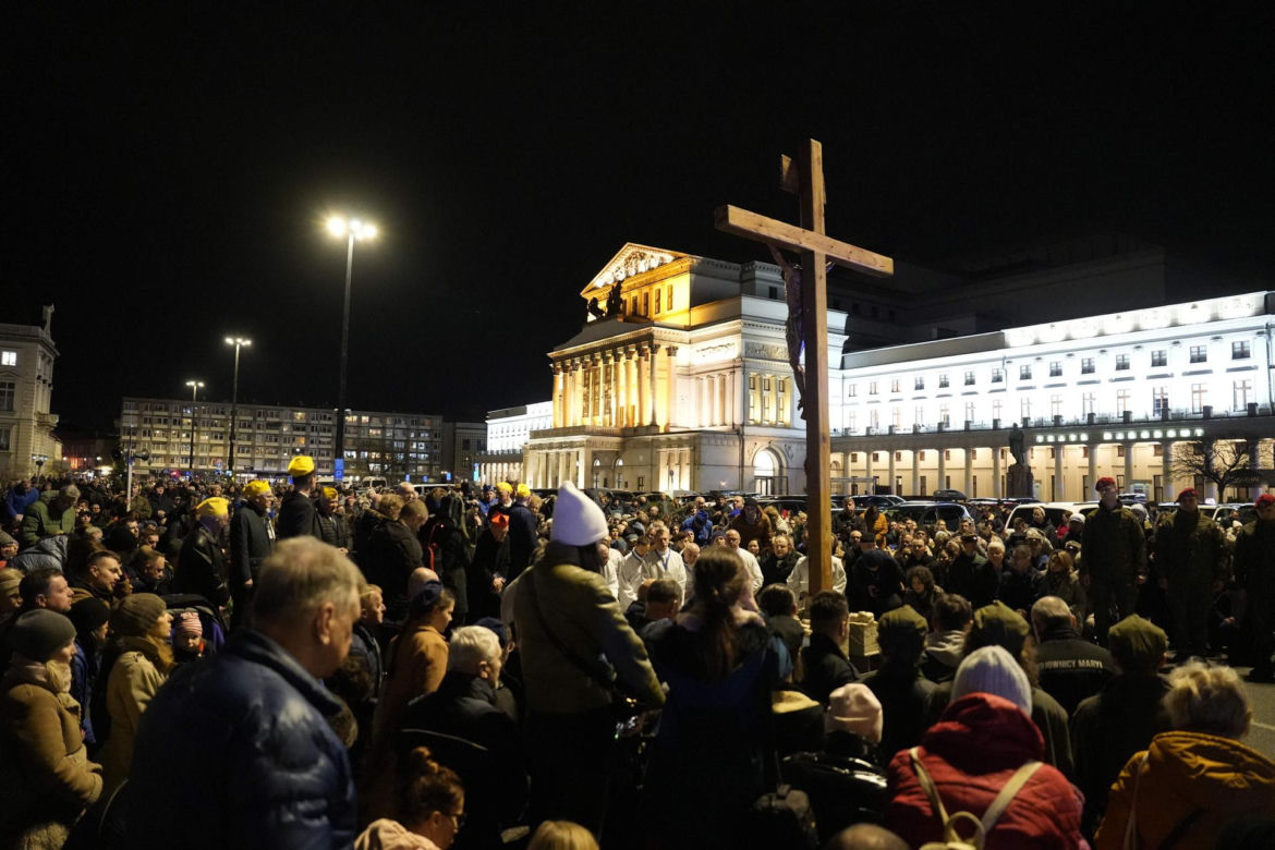 Duże utrudnienia w Warszawie. Tramwaj i autobusy pojadą objazdami. Gdzie spodziewać się zamkniętych ulic?