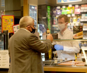 Ryszard Czarnecki świętował hot-dogiem
