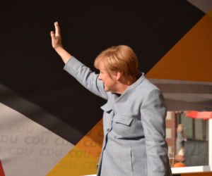 Merkel, Nadal, Morawiecki, Messi, Jolie... Ujawniamy ZAROBKI VIPÓW. Sprawdź!