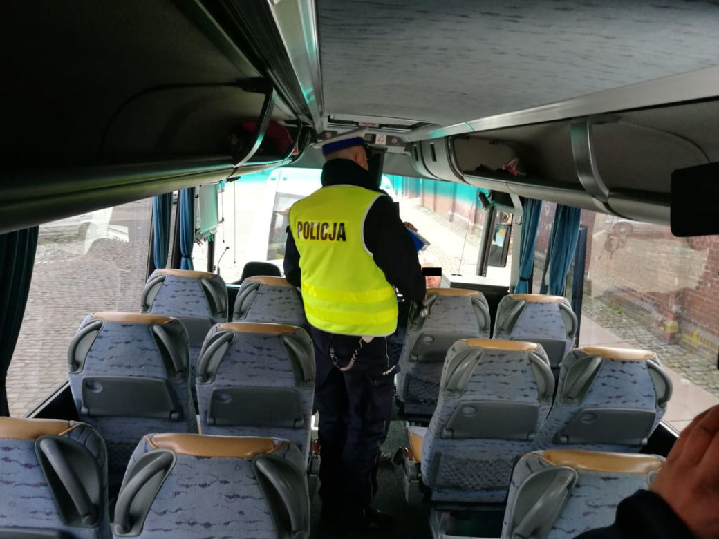 Kontrole autokarów podczas ferii zimowych
