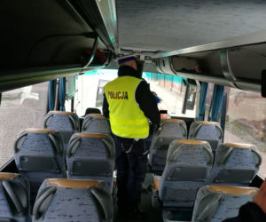Kontrole autokarów podczas ferii zimowych