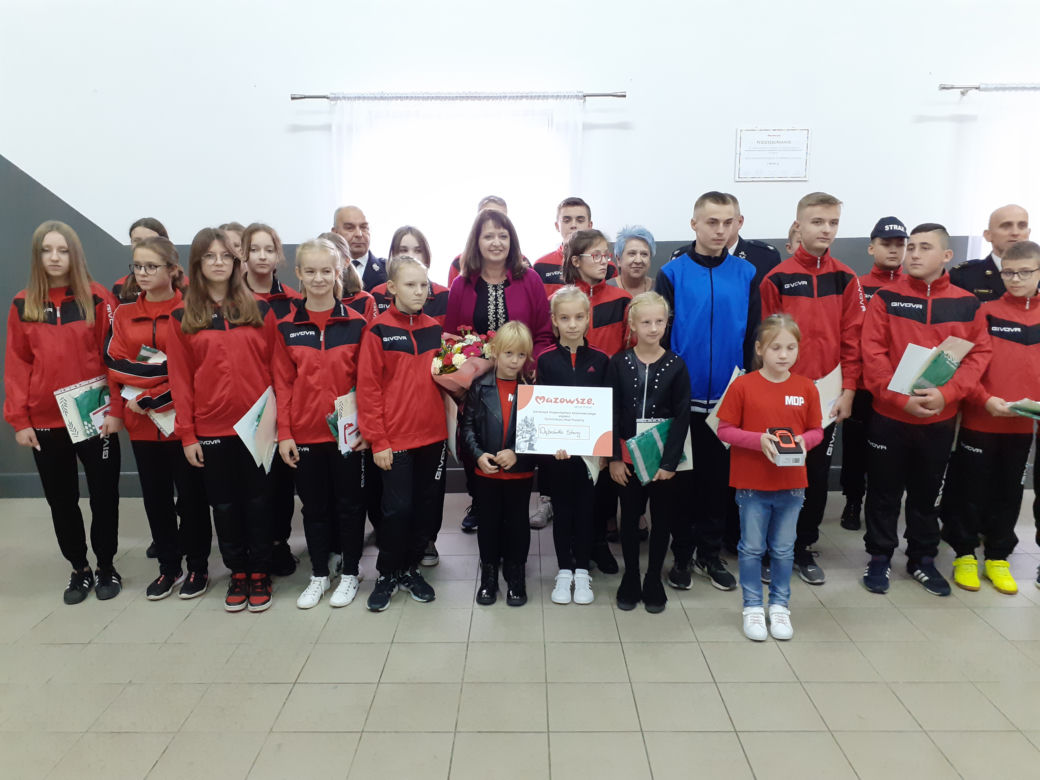 Ślubowanie Młodzieżowej Drużyny Pożarniczej OSP Dąbrówka Stany i 104-lecie jednostki