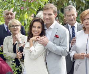 Barwy szczęścia odc. 2000. Kasia (Katarzyna Glinka), Łukasz (Michał Rolnicki), Stefan (Krzysztof Kiersznowski), Waleria (Ewa Ziętek), Regina (Ewa Serwa), Ludwik (Marek Lewandowski)