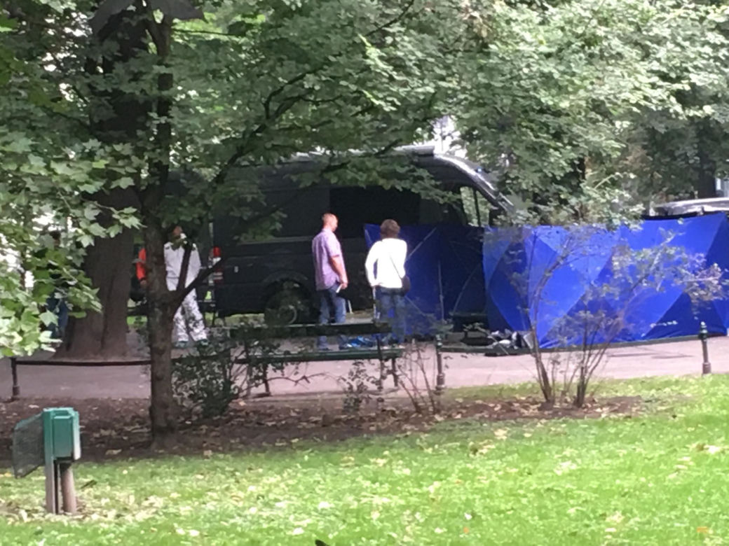 Kraków. Na Plantach znaleziono zwłoki. Mężczyzna miał rany kłute [ZDJĘCIA]