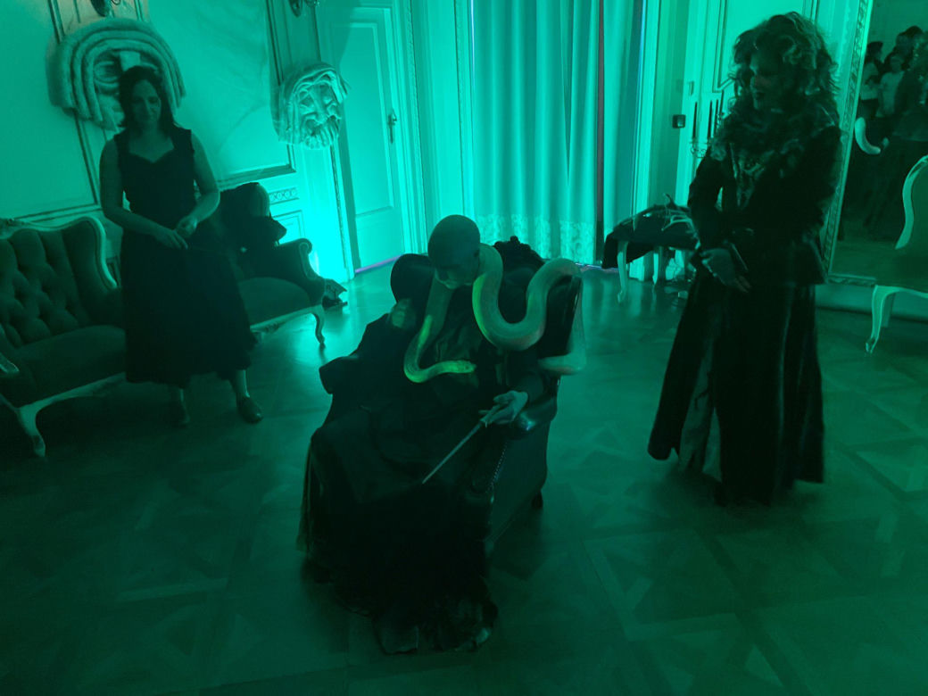 Harry Potter. Szkoła magii zawitała do polskiego zamku! Na zwiedzających czekały postacie z książek i liczne artrakcje [ZDJĘCIA]