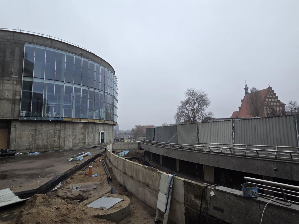 Duże opóźnienie rozbudowy Opery Nova. IV krąg wciąż w budowie