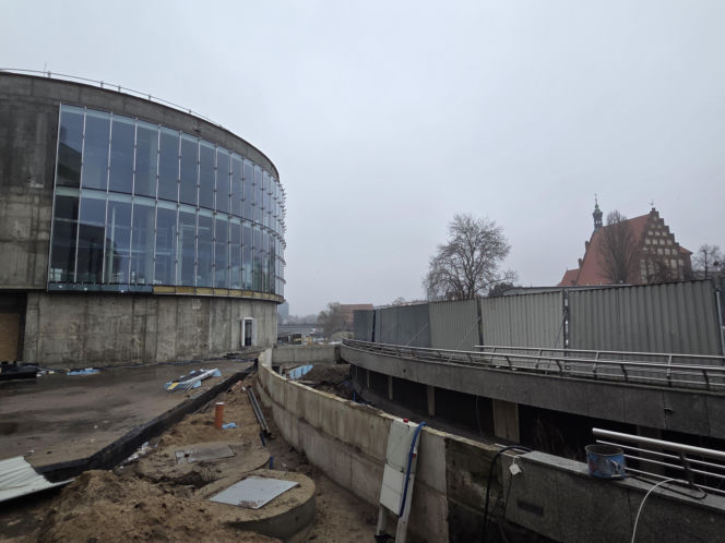 Duże opóźnienie rozbudowy Opery Nova. IV krąg wciąż w budowie