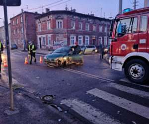 Groźne zderzenie na bydgoskim Szwederowie! Jedna osoba trafiła do szpitala! [ZDJĘCIA]