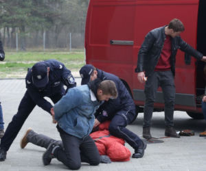 M jak miłość, odc. 1501. Ola Łęcka (Katarzyna Mosek), Jakub Karski (Krzysztof Kwiatowski), Marcin (Mikołaj Roznerski)